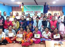 उद्यमशील महिलालाई मकैको खोष्टाबाट फूल बनाउने तालिम